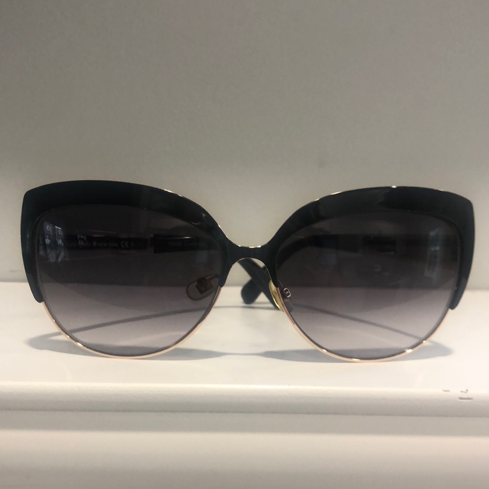 Elegant Black Sunglasses